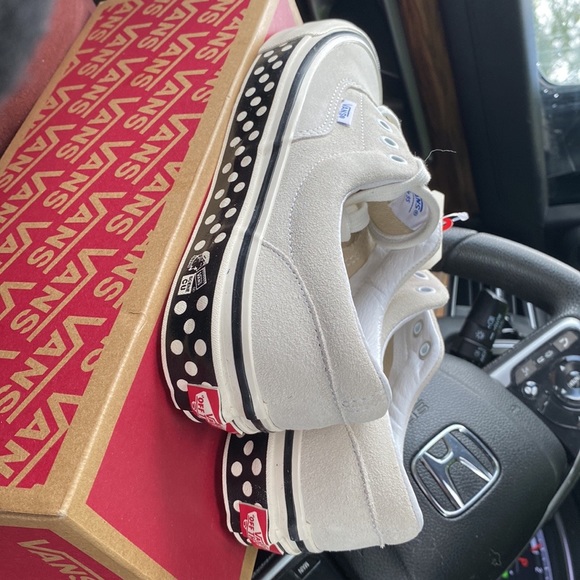 Anaheim factory era 95 dx RARE
Woman’s 7
Men’s 5.5
Unisex - Picture 7 of 8